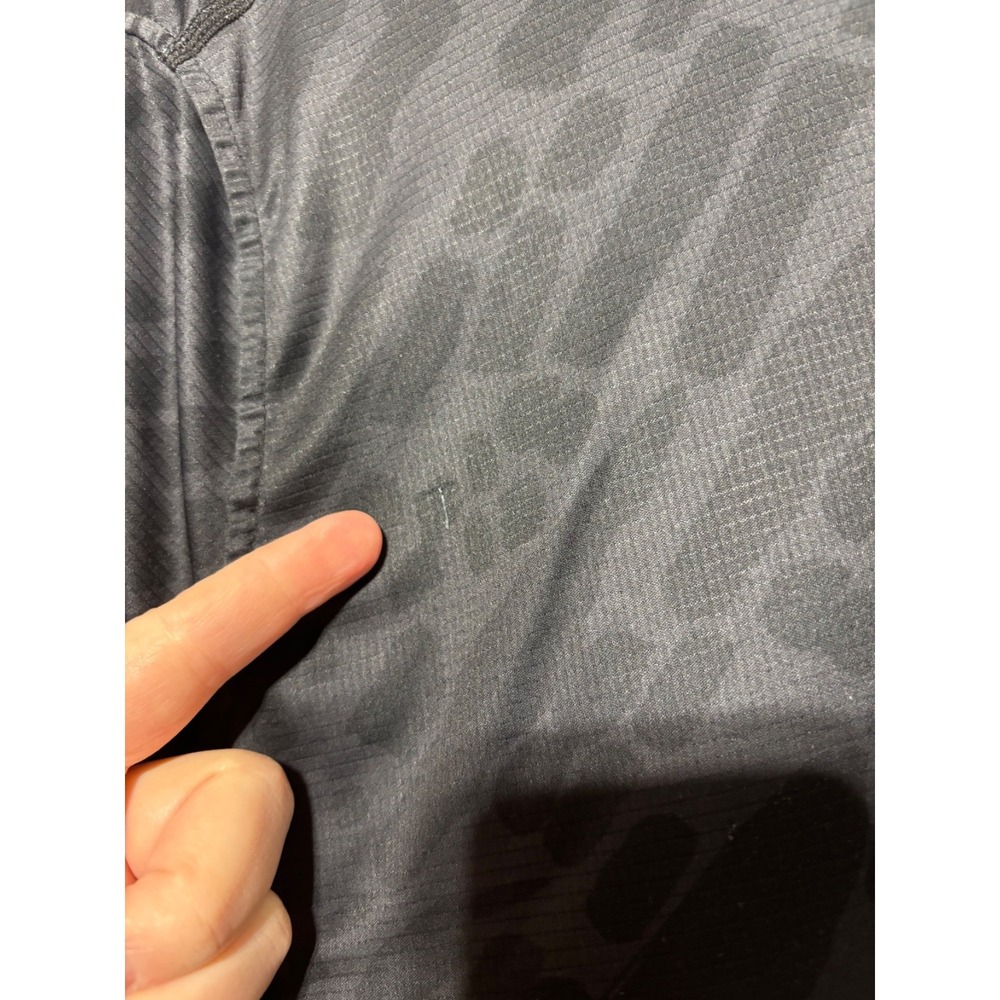 Chubbies Men Size XL Black Gray Polyester Activewear Shirt Snags - Picture 2 of 6